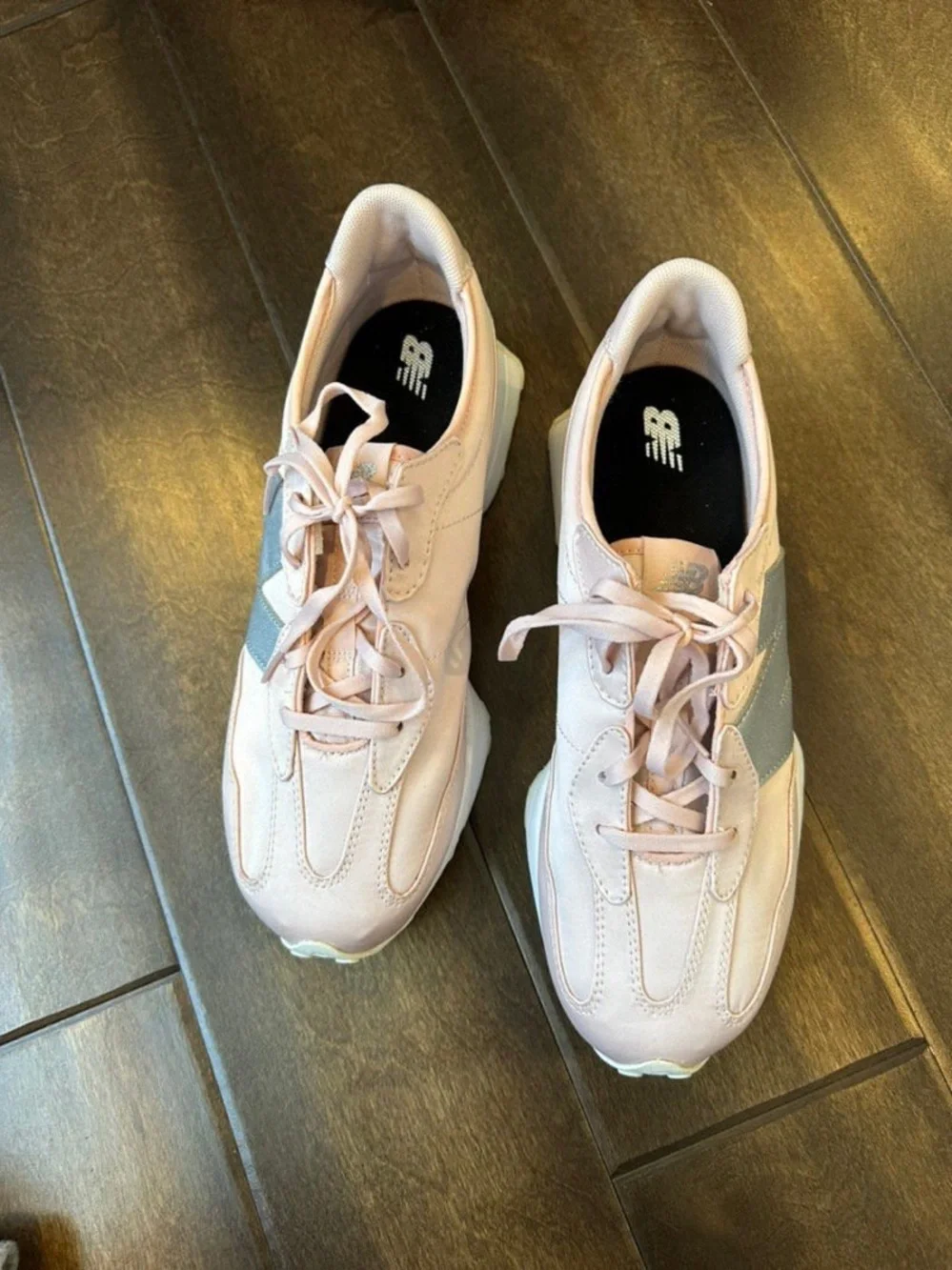 NEW BALANCE SNEAKERS